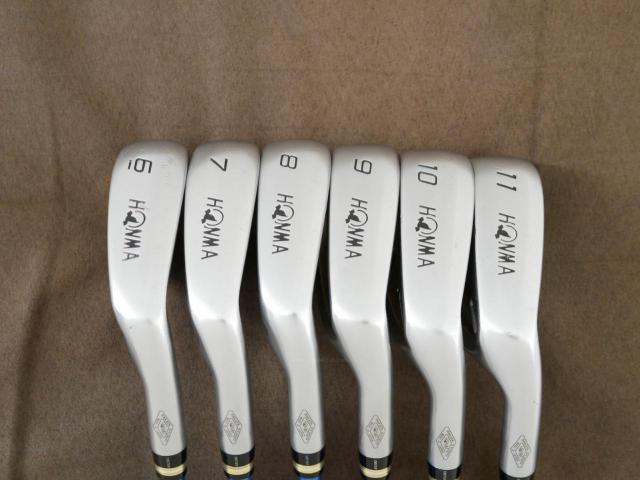 Iron set : Honma : ชุดเหล็ก Honma Beres IS-05 Forged (ปี 2017) มีเหล็ก 6-11 (6 ชิ้น ระยะเทียบเท่า 5-Pw ของรุ่นอื่นๆ) ก้าน ARMRQ ∞ (53) Flex R (2 ดาว)