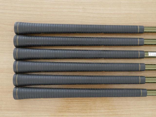 Iron set : Honma : ชุดเหล็ก Honma Beres IS-05 Forged (ปี 2017) มีเหล็ก 6-11 (6 ชิ้น ระยะเทียบเท่า 5-Pw ของรุ่นอื่นๆ) ก้าน ARMRQ ∞ (48) Flex SR (2 ดาว)