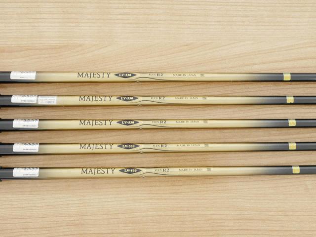 Iron set : Maruman : ชุดเหล็ก Maruman Majesty Royale (รุ่นท๊อปสุด ปี 2021 ของใหม่ 8 หมื่นบาท) มีเหล็ก 7-10,Pw (5 ชิ้น เบอร์ 6 ตีระยะเท่าเบอร์ 5 ของรุ่นอื่น) ก้านกราไฟต์ Flex R2