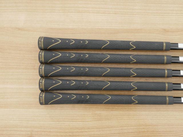 Iron set : Maruman : ชุดเหล็ก Maruman Majesty Royale (รุ่นท๊อปสุด ปี 2021 ของใหม่ 8 หมื่นบาท) มีเหล็ก 7-10,Pw (5 ชิ้น เบอร์ 6 ตีระยะเท่าเบอร์ 5 ของรุ่นอื่น) ก้านกราไฟต์ Flex R2