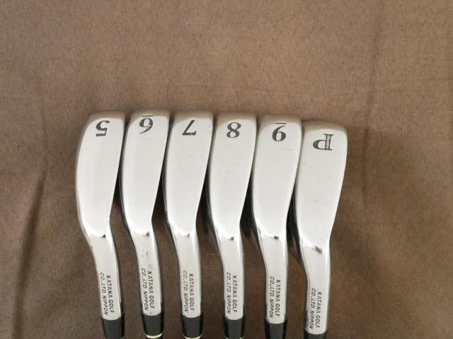Iron set : Katana : ชุดเหล็ก Katana Voltio III LC (ใบใหญ่ หน้าเด้ง ง่าย ไกล) มีเหล็ก 5-Pw (6 ชิ้น) ก้าน Tour AD VT-5 Flex R