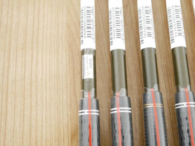 Iron set : Honma : **ของใหม่ ยังไม่แกะพลาสติก** ชุดเหล็ก Honma Beres KIWAMI มีเหล็ก 8-11,Sw (5 ชิ้น) ก้านกราไฟต์ 40 Flex R (2 ดาว)