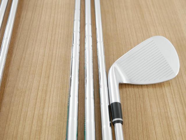 Iron set : PRGR : ชุดเหล็ก PRGR 04 Forged (รุ่นปี 2025 ตีง่าย ไกลมากๆๆ) มีเหล็ก 5-Pw,AW (7 ชิ้น) ก้านเหล็ก NS Pro 950 NEO Flex SR
