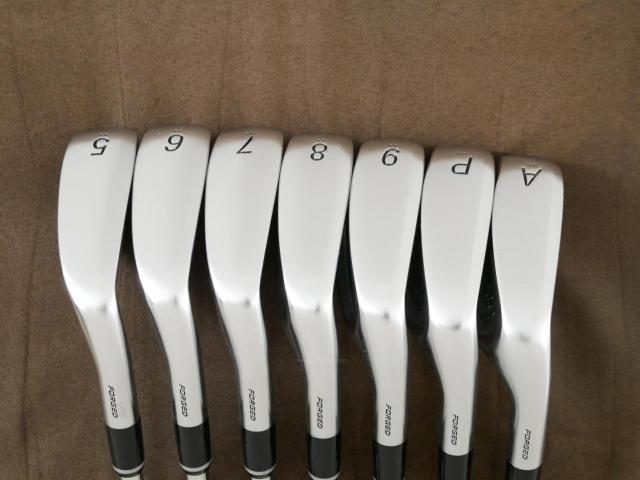 Iron set : PRGR : ชุดเหล็ก PRGR 04 Forged (รุ่นปี 2025 ตีง่าย ไกลมากๆๆ) มีเหล็ก 5-Pw,AW (7 ชิ้น) ก้านเหล็ก NS Pro 950 NEO Flex SR
