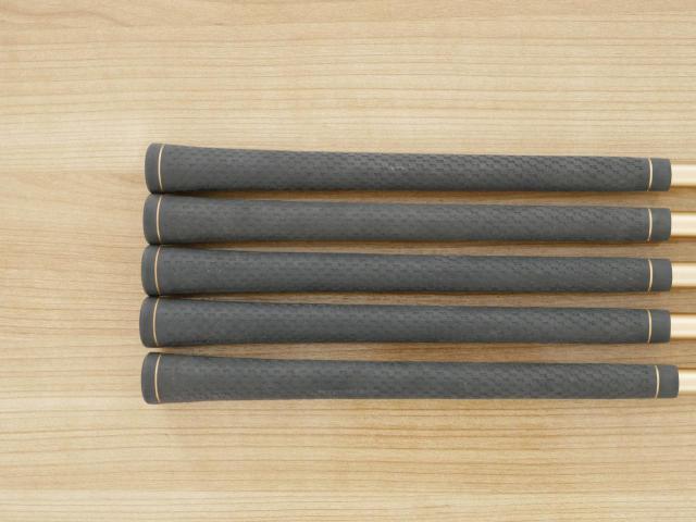 Iron set : Other Brand : ชุดเหล็ก ENA Magic Wand (รุ่นปี 2019 หน้าเด้ง เบามาก อ่อน เหมาะกับซีเนียร์) มีเหล็ก 6-Pw (5 ชิ้น) ก้านกราไฟต์ Flex R