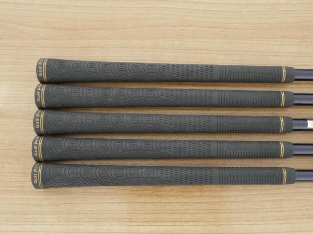 Iron set : Honma : **ก้าน 3 ดาว** ชุดเหล็ก Honma Beres IS-05 Forged (รุ่นปี 2017) มีเหล็ก 6-10 (5 ชิ้น) ก้าน ARMRQ ∞ (53) Flex R (3 ดาว)