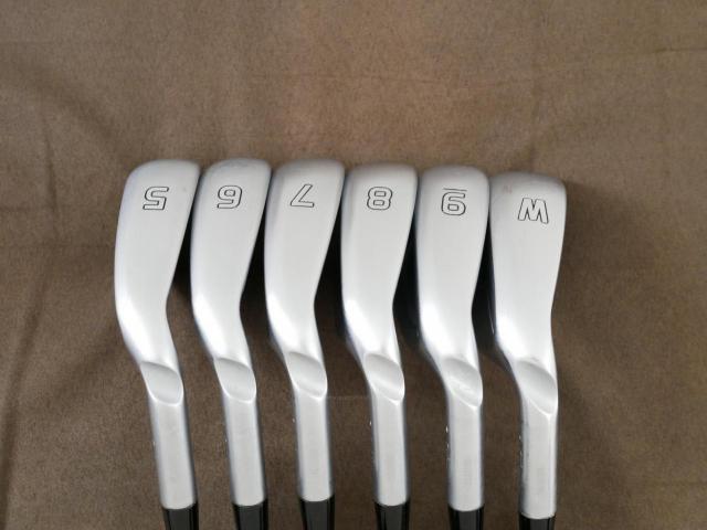 Iron set : Ping : ชุดเหล็ก Ping G700 (ปี 2019 Japan Spec. ใบใหญ่ ง่ายที่สุด ไกลที่สุดของ Ping) มีเหล็ก 5-Pw (6 ชิ้น) ก้านกราไฟต์ Tour AD 95 Flex S