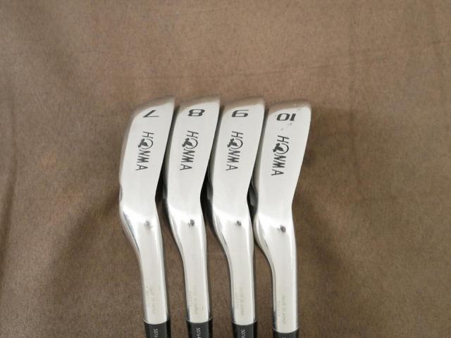 Iron set : Honma : ชุดเหล็ก Honma Bezeal 525 (รุ่นนี้ใบใหญ่ที่สุดของ Honma) มีเหล็ก 7-10 (4 ชิ้น ) ก้านกราไฟต์ Honma ARMRQ 8 (48) Flex SR (2 ดาว)