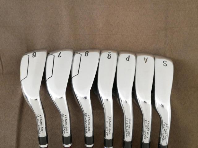 Iron set : Katana : ชุดเหล็ก Katana Voltio IV G Series I Silver (ปี 2017) มีเหล็ก 6-Pw,Aw,Sw (7 ชิ้น เหล็กยาวเป็นกระเทย) ก้านกราไฟต์ Fujikura Speeder 360 Flex R
