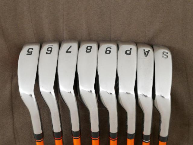 Iron set : Maruman : ชุดเหล็ก Maruman Red-V II (ใบใหญ่ ตีง่าย ไกล) มีเหล็ก 5-Pw,Aw,Sw (8 ชิ้น) ก้านกราไฟต์ Flex S