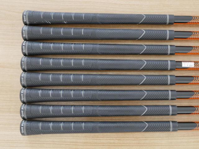 Iron set : Maruman : ชุดเหล็ก Maruman Red-V II (ใบใหญ่ ตีง่าย ไกล) มีเหล็ก 5-Pw,Aw,Sw (8 ชิ้น) ก้านกราไฟต์ Flex S
