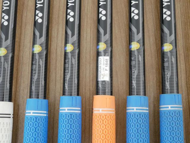 Iron set : Yonex : ชุดเหล็ก Yonex i E-Zone (หน้าเด้ง ตีไกล) มีเหล็ก 5-Pw,Sw (7 ชิ้น) ก้านกราไฟต์ Flex SR