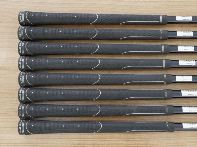 Iron set : Maruman : ชุดเหล็ก Maruman Majesty Royale (รุ่นท๊อปสุด ออกปี 2024 ของใหม่ 9 หมื่นบาท) มีเหล็ก 5-Pw,Aw,Sw (8 ชิ้น เบอร์ 5 ตีระยะเท่าเบอร์ 4 ของรุ่นอื่น) ก้านกราไฟต์ Flex R2