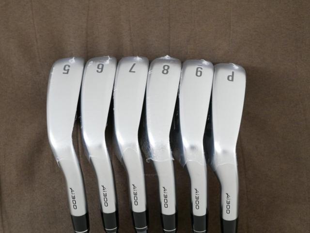 Iron set : Callaway : **ของใหม่ ยังไม่แกะพลาสติก** ชุดเหล็ก Callaway APEX Ai300 Forged (รุ่นล่าสุด ออกปี 2024) มีเหล็ก 5-Pw (6 ชิ้น) ก้านกราไฟต์ UST Mamiya RECOIL DART 6 Flex R