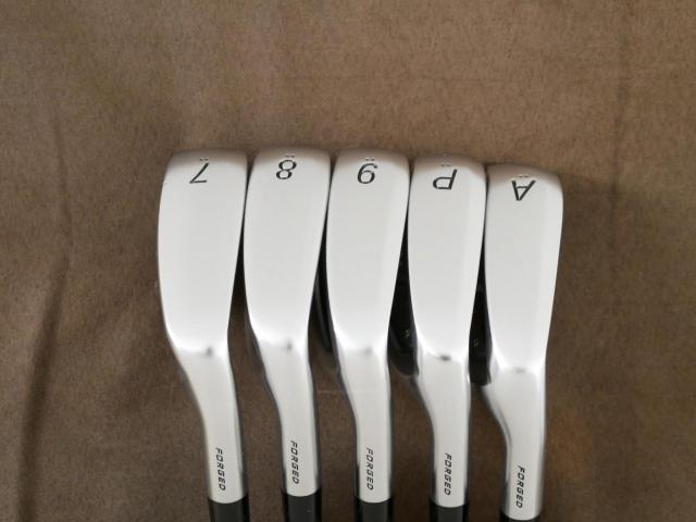 Iron set : PRGR : ชุดเหล็ก PRGR 05 Forged (รุ่นปี 2023) มีเหล็ก 7-Pw,Aw (5 ชิ้น) ก้านกราไฟต์ Fujikura MCI Flex SR