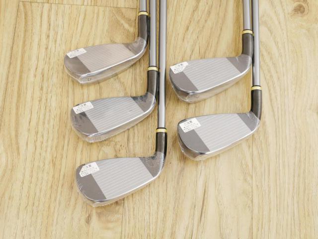 Iron set : PRGR : **ของใหม่ ยังไม่แกะพลาสติก** ชุดเหล็กกระเทย PRGR Super Egg Iron (ตัวท๊อปสุด หน้าเด้งเกินกฏ ใช้แข่งไม่ได้ ตีไกมลมากๆ) มีเหล็ก 6-Pw (5 ชิ้น) ก้านกราไฟต์ Flex SR (M-40)