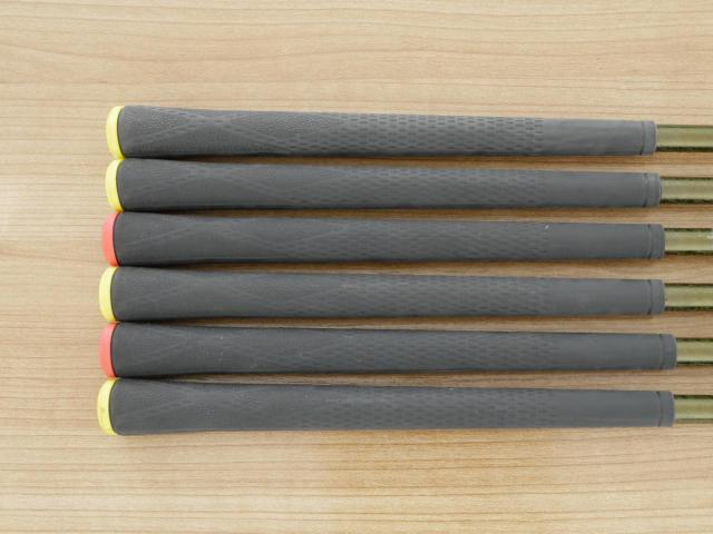 Iron set : Honma : ชุดเหล็ก Honma Beres IS-03 (ปี 2015 หน้าเด้ง Forged) มีเหล็ก 6-11 (6 ชิ้น เทียบเท่า 5-Pw) ก้าน ARMRQ 8 (49) Flex R (2 ดาว)