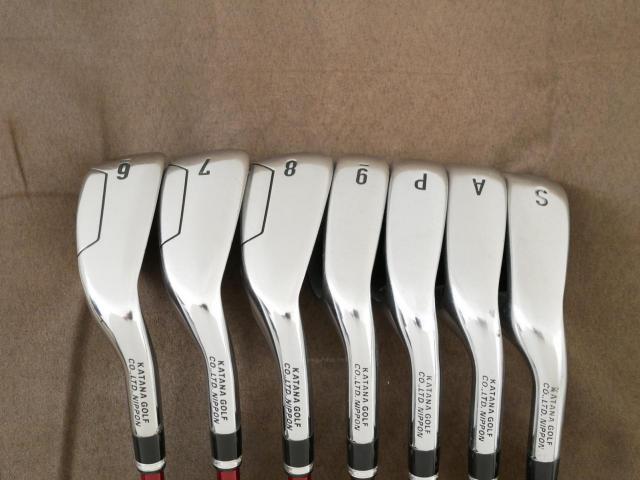 Iron set : Katana : ชุดเหล็ก Katana Voltio IV G Series I Silver (ปี 2017) มีเหล็ก 6-Pw,Aw,Sw (7 ชิ้น เหล็กยาวเป็นกระเทย) ก้านกราไฟต์ Fujikura Speeder 360 Flex R