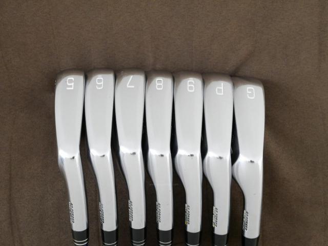 Iron set : Mizuno : ชุดเหล็ก Mizuno JPX 900 Forged (นุ่มมาก ตีง่าย ระยะดี) มีเหล็ก 5-Pw,Aw (7 ชิ้น) ก้านกราไฟต์ Flex SR