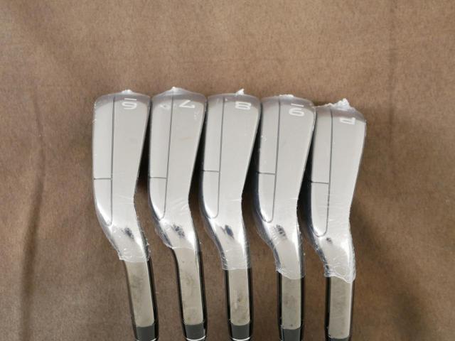 Iron set : Callaway : **ของใหม่ ยังไม่แกะพลาสติก** ชุดเหล็ก Callaway Big Bertha (ออกปี 2023 ตีง่ายที่สุดของ Callaway) มีเหล็ก 6-Pw (5 ชิ้น) ก้านกราไฟต์ Fujikura Speeder NX Flex R