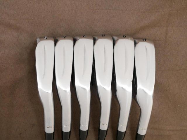 Iron set : Romaro : ชุดเหล็ก Romaro Ray V V2 Forged (รุ่นล่าสุด ปี 2022) มีเหล็ก 5-Pw (6 ชิ้น) ก้านกราไฟต์ Tour AD 85 Flex S
