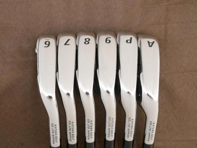 Iron set : Katana : ชุดเหล็ก Katana Voltio IV Silver (รุ่นนี้ตีไกลที่สุด ของ Katana) มีเหล็ก 6-Pw,Aw (6 ชิ้น) ก้านเหล็ก NS Pro 850 Flex R