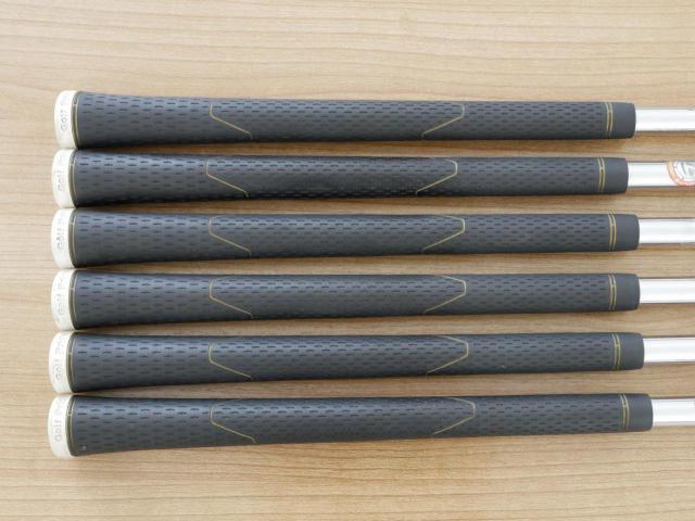 Iron set : Taylormade : ชุดเหล็ก Taylormade Gloire G (รุ่นท๊อปสุด ตีไกลมากๆ เหล็ก 7 Loft 26.5 หน้าเด้ง) มีเหล็ก 6-Pw,Aw (6 ชิ้น) ก้านเหล็ก NS Pro 830 Flex R