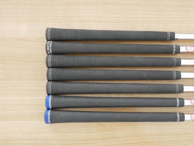 Iron set : Taylormade : ชุดเหล็ก Taylormade Gloire F2 Forged (รุ่นท๊อปสุด Japan Spec. ออกปี 2017) มีเหล็ก 6-Pw,Aw,Sw (7 ชิ้น) ก้านเหล็ก NS Pro 930 Flex S