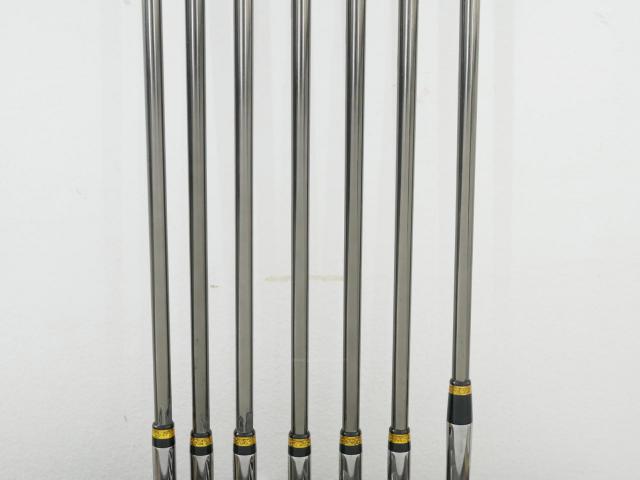 Iron set : Maruman : ชุดเหล็ก Maruman Majesty Prestigio Super 7 (รุ่นท๊อปสุด หน้าเด้ง ตีไกลมาก ของใหม่ 1 แสนบาท) มีเหล็ก 6-10,Pw,Aw (7 ชิ้น) ก้านกราไฟต์ Flex R