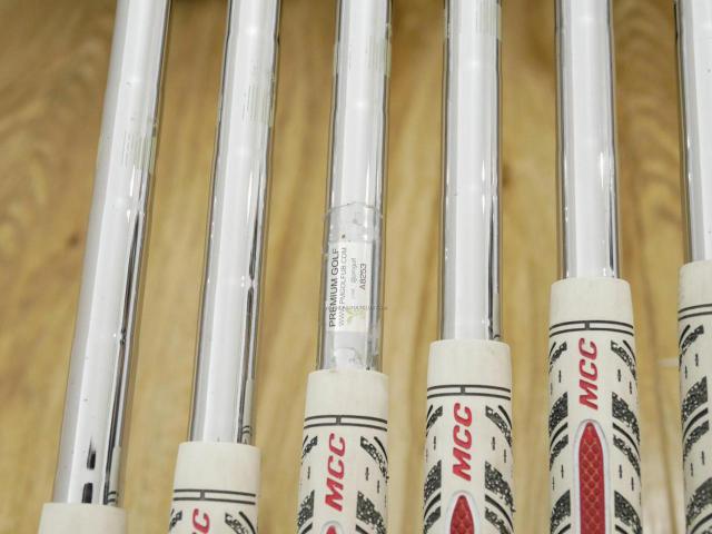 Iron set : Honma : ชุดเหล็ก Honma Bezeal 525 (ออกปี 2016 รุ่นนี้ใบใหญ่ที่สุดของ Honma) มีเหล็ก 6-11 (6 ชิ้น เทียบเท่า 5-Pw) ก้านเหล็ก NS Pro 950 Flex R