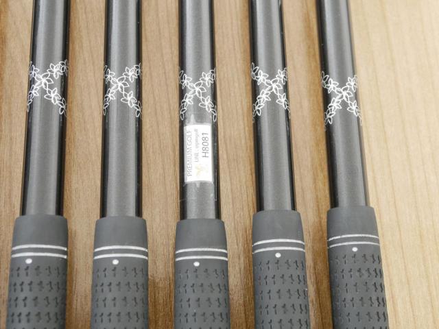 Iron set : PRGR : ชุดเหล็ก PRGR 02 Forged (ปี 2023 นุ่มมาก หายาก) มีเหล็ก 5-Pw (6 ชิ้น) ก้านกราไฟต์ Mitsubishi Diamana Flex SR