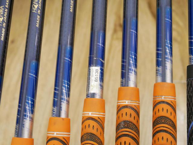 Iron set : Honma : **ก้าน 3 ดาว** ชุดเหล็ก Honma Beres MG803 มีเหล็ก 5-11,Sw (8 ชิ้น) ก้านกราไฟต์ ARMRQ UD54 Flex R (3 ดาว)