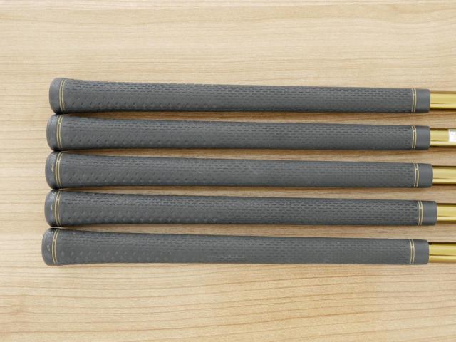 Iron set : Tsuruya : ชุดเหล็ก Tsuruya AXEL Gold Premium II (รุ่นปี 2017 ของใหม่ 6 หมื่นกว่าบาท หน้าเด้งสุดๆ ไกลสุดๆๆ) มีเหล็ก 7-Pw,As (5 ชิ้น) ก้านกราไฟต์ Flex S