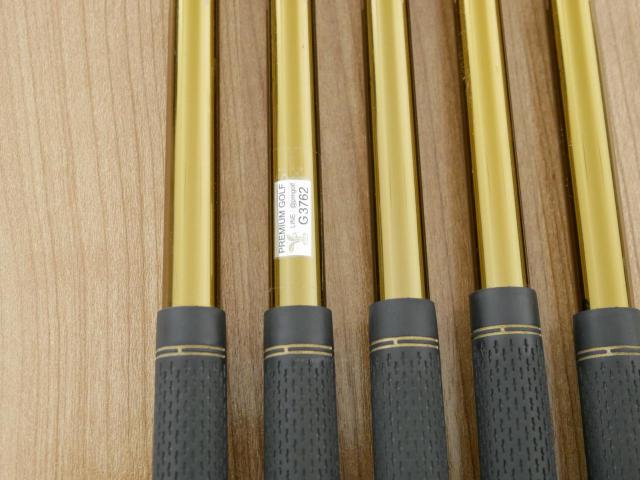 Iron set : Tsuruya : ชุดเหล็ก Tsuruya AXEL Gold Premium II (รุ่นปี 2017 ของใหม่ 6 หมื่นกว่าบาท หน้าเด้งสุดๆ ไกลสุดๆๆ) มีเหล็ก 7-Pw,As (5 ชิ้น) ก้านกราไฟต์ Flex S