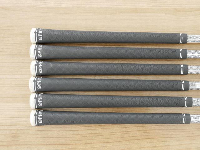 Iron set : Tourstage : ชุดเหล็ก Tourstage PHYZ III (ปี 2017 ซีรี่ย์ท๊อป ใบใหญ่ ตีง่าย ไกล) มีเหล็ก 5-Pw (6 ชิ้น) ก้านกราไฟต์ Flex R