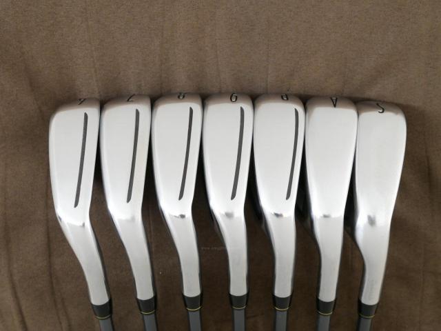 Iron set : Taylormade : ชุดเหล็ก Taylormade Gloire G (รุ่นท๊อปสุด ตีไกลมากๆ เหล็ก 7 Loft 26.5 หน้าเด้ง) มีเหล็ก 6-Pw,Aw,Sw (7 ชิ้น) ก้านกราไฟต์ Flex R