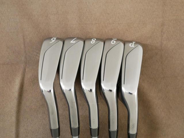 Iron set : Maruman : ชุดเหล็ก Maruman Majesty Royale (รุ่นท๊อปสุด ออกปี 2024 ของใหม่ 9 หมื่นบาท) มีเหล็ก 6-Pw (5 ชิ้น เบอร์ 6 ตีระยะเท่าเบอร์ 5 ของรุ่นอื่น) ก้านกราไฟต์ Fujikura MCI 60 Flex S