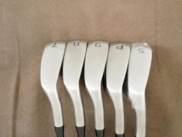 Lady club : All : ชุดเหล็ก Cobra Darkspeed ADAPT MAX (ออกปี 2025 ตีง่าย ไกล) มีเหล็ก 7-Pw,Sw (5 ชิ้น) ก้านกราไฟต์ Fujikura Speeder Flex L