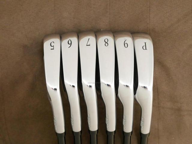 Iron set : Mizuno : ชุดเหล็ก Mizuno Pro 520 Forged (ปี 2021 นุ่มมาก) มีเหล็ก 5-Pw (6 ชิ้น) ก้านกราไฟต์ Tour AD 95 Flex S