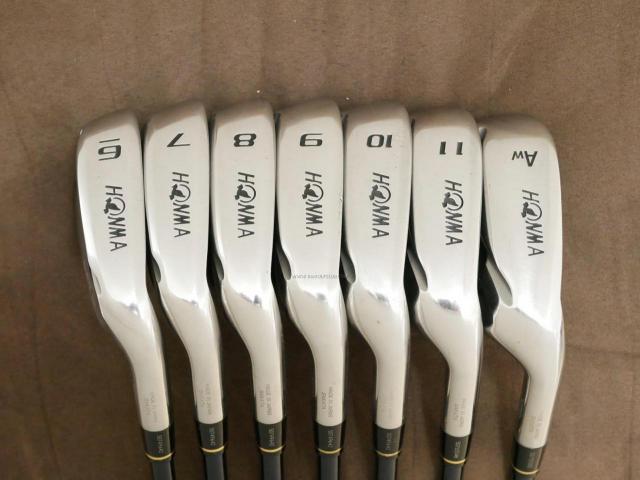 Iron set : Honma : ชุดเหล็ก Honma Bezeal 525 (รุ่นนี้ใบใหญ่ที่สุดของ Honma) มีเหล็ก 6-11,Aw (7 ชิ้น เทียบเท่า 5-Pw,Aw) ก้านกราไฟต์ Honma ARMRQ 8 (48) Flex SR (2 ดาว)
