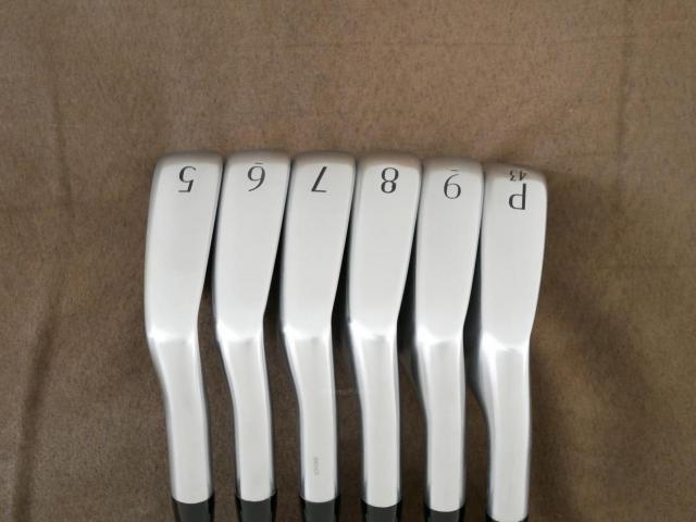Iron set : Titleist : ชุดเหล็ก Titleist T250 Forged (รุ่นล่าสุด ออกปี 2025 Japan Spec) มีเหล็ก 5-Pw (6 ชิ้น) ก้านเหล็ก NS Pro 880 AMC Flex S