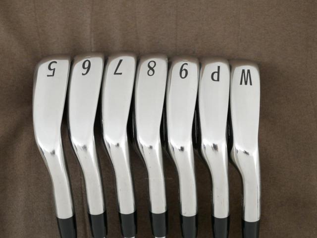 Iron set : Titleist : ชุดเหล็ก Titleist AP1 716 (ออกปี 2016) มีเหล็ก 5-Pw,Aw (7 ชิ้น) ก้านเหล็ก NS Pro 950 Flex R