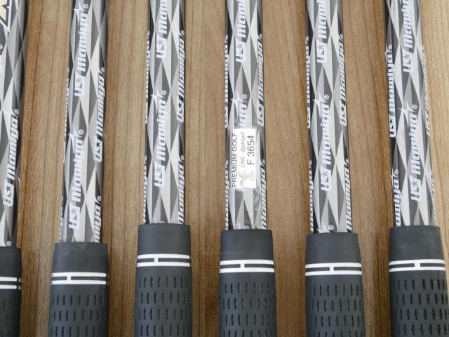 Iron set : Mizuno : ชุดเหล็ก Mizuno Pro 245 Forged (ปี 2024 นุ่ม แน่น ระยะดี) มีเหล็ก 5-Pw (6 ชิ้น) ก้านกราไฟต์ UST Mamiya ATTAS FF 95 Flex S