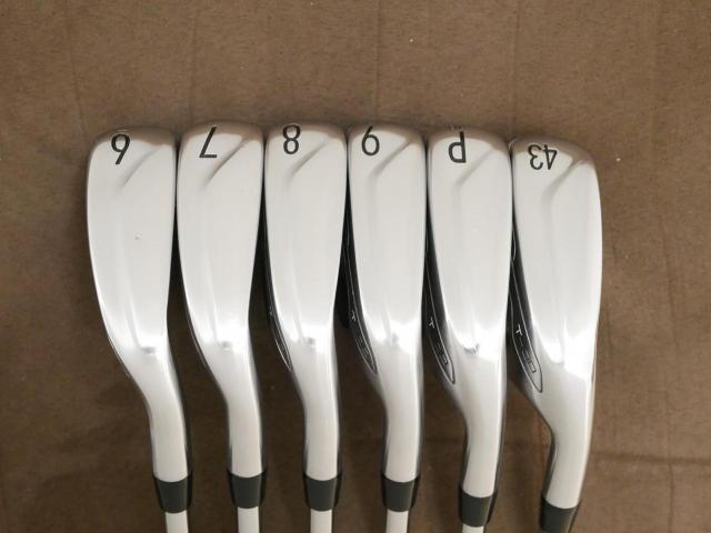 Iron set : Titleist : ชุดเหล็ก Titleist T400 (ตีง่ายที่สุด ไกลที่สุด ออกปี 2020) มีเหล็ก 6-Pw,43 (6 ชิ้น) ก้านเหล็ก NS Pro 950 NEO Flex S