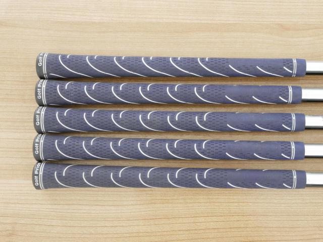 Iron set : Taylormade : ชุดเหล็ก Taylormade Gloire (รุ่นท๊อปสุด Japan Spec. ใบใหญ่ ตีง่าย ไกล) มีเหล็ก 6-Pw (5 ชิ้น) ก้านกราไฟต์ Flex R