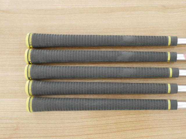 Iron set : Taylormade : ชุดเหล็ก Taylormade Gloire F2 Forged (รุ่นท๊อปสุด Japan Spec. ออกปี 2017) มีเหล็ก 6-Pw (5 ชิ้น) ก้านเหล็ก NS Pro 930 Flex S