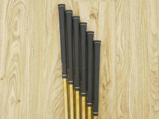 Iron set : Yonex : ชุดเหล็ก Yonex Royal E-Zone (รุ่นล่าสุด ออกปี 2021 หน้าเด้งสุดๆ ตีไกลสุดๆ) มีเหล็ก 7-Pw,Aw,Sw (6 ชิ้น เหล็ก 7 ระยะเท่าเบอร์ 6 รุ่นอื่น) ก้านกราไฟต์ Flex R