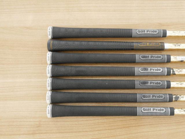 Iron set : Yonex : ชุดเหล็ก Yonex Royal E-Zone (รุ่นท๊อปสุด ก้านดีมาก หน้าเด้ง ตีไกลสุดๆ) มีเหล็ก 6-Pw,Aw,Sw (7 ชิ้น) ก้านกราไฟต์ NANOPREME Flex R