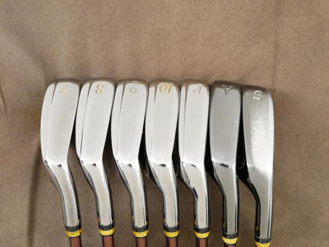 Iron set : Maruman : ชุดเหล็ก Maruman Majesty Prestigio X (รุ่นท๊อปสุด ปี 2020 หน้าเด้ง ตีไกลมาก ของใหม่ 1.2 แสนบาท) มีเหล็ก 7-10,Pw,Aw,Sw (7 ชิ้น เทียบเท่า 6-Pw,Aw,Sw) ก้านกราไฟต์ Flex R