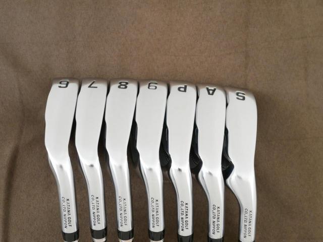 Iron set : Katana : ชุดเหล็ก Katana Voltio NINJA Model V (ปี 2020 หน้าเด้ง ตีไกล) มีเหล็ก 6-Pw,Aw,Sw (7 ชิ้น) ก้านกราไฟต์ Fujikura Voltio 40 Flex SR